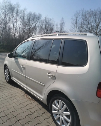 Volkswagen Touran cena 22500 przebieg: 198000, rok produkcji 2011 z Warszawa małe 301